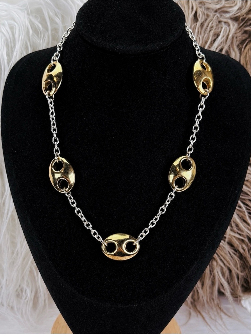 Goldtone Silvertone lightweight chain necklace